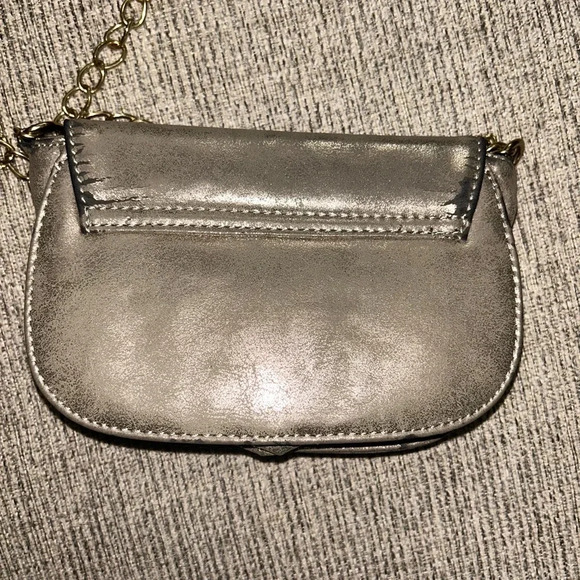 😍metallic toned purse with metal chain - Picture 5 of 8